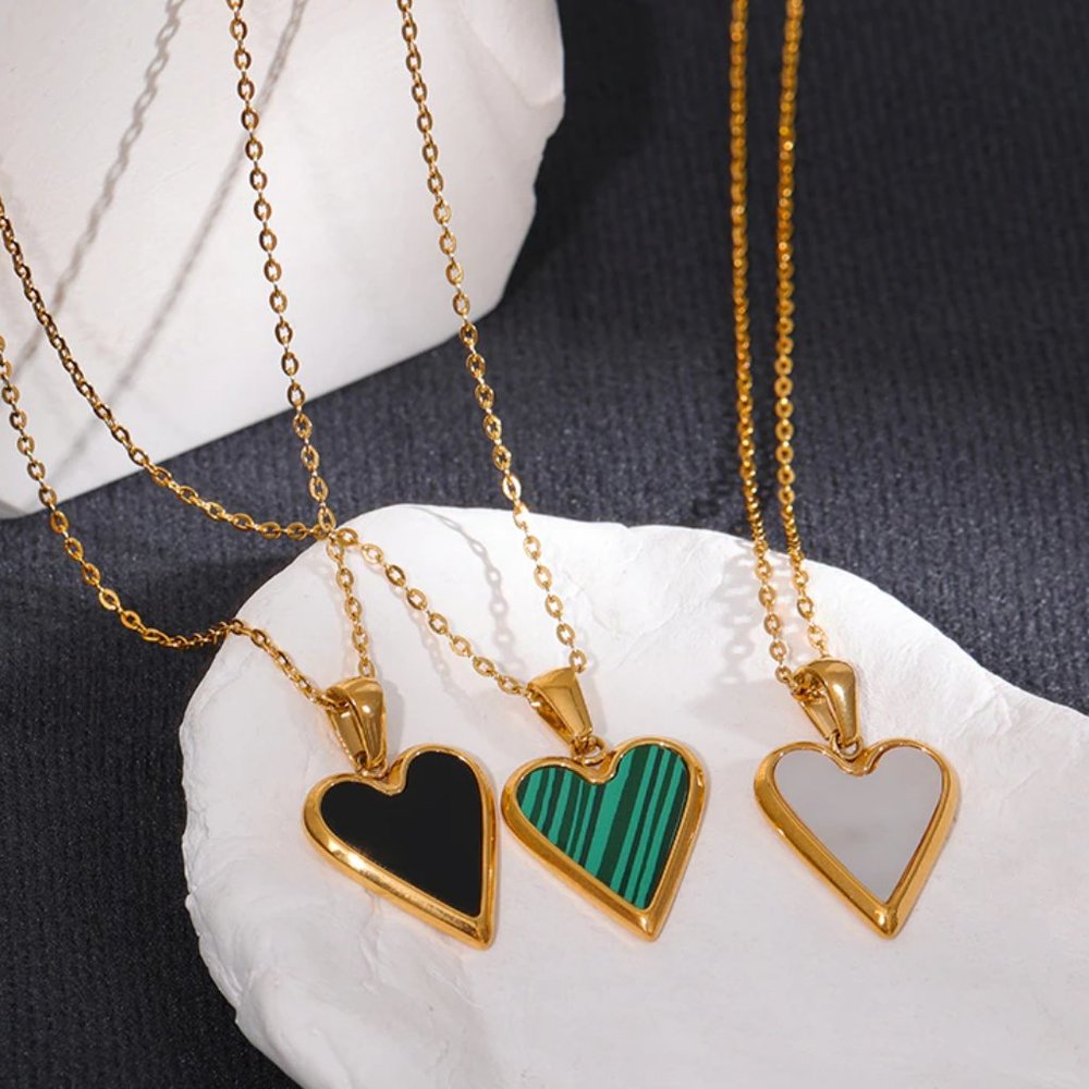 Mother Of Pearl Heart Pendant Necklace 18K Gold Plated Stainless Steel - Picture 6 of 7